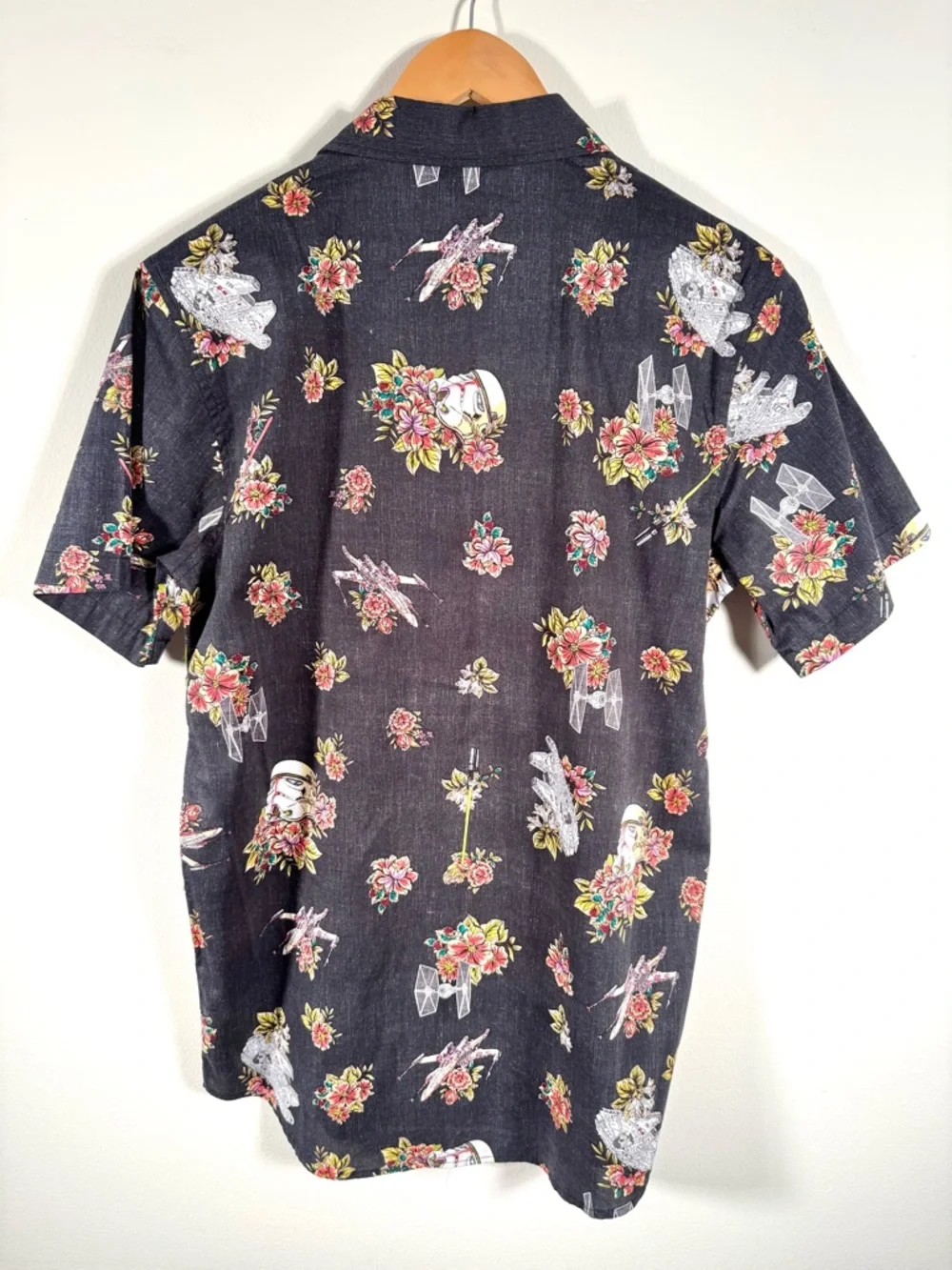 Star Wars Floral Stormtrooper X-Wing TIE Fighter Tropical Hawaiian Shirt Size S - Picture 8 of 14